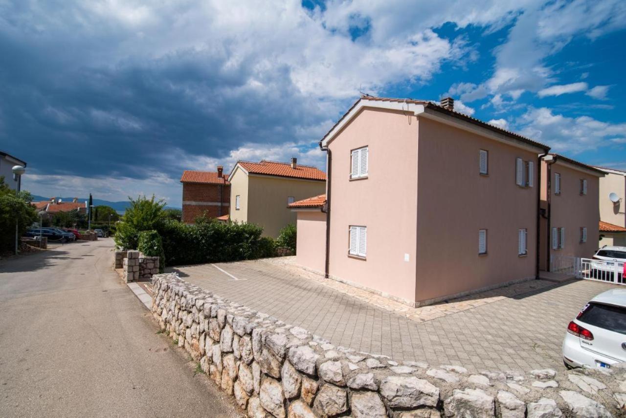 Apartment Rose Malinska Luaran gambar