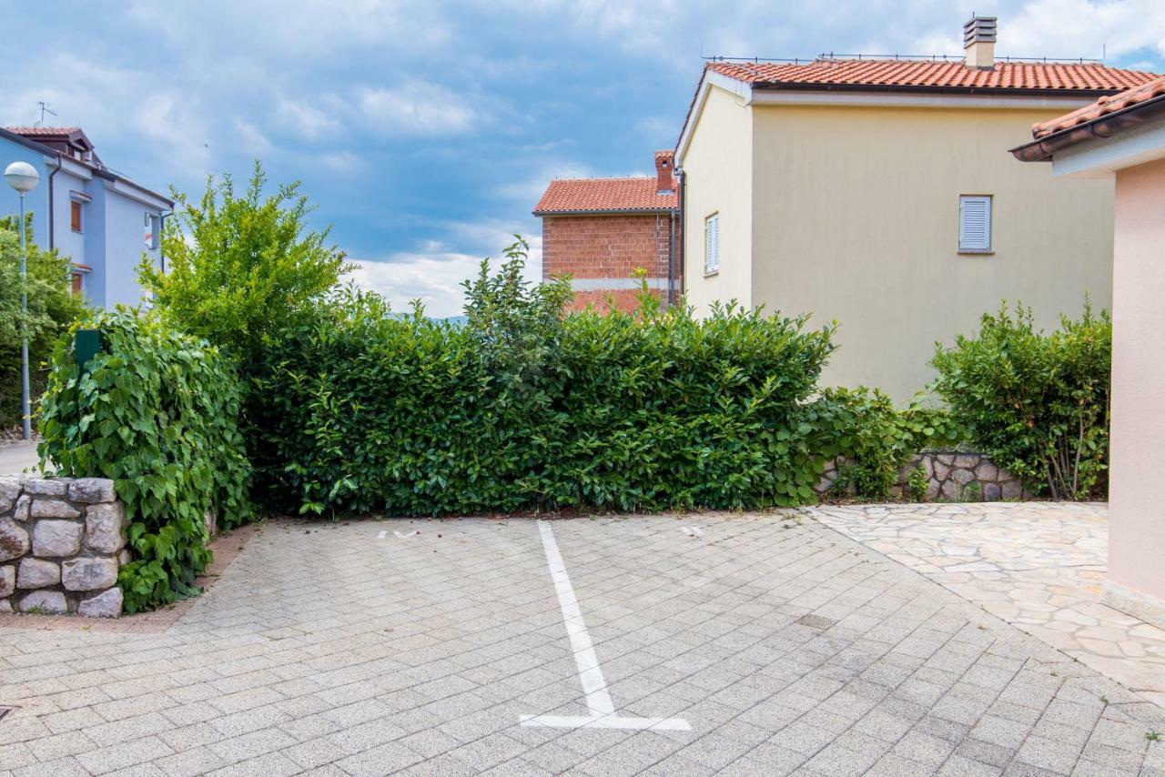 Apartment Rose Malinska Luaran gambar